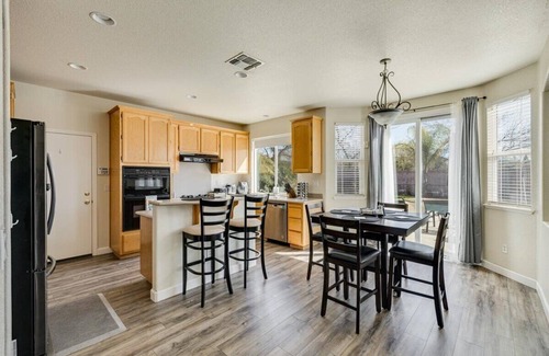 Rancho Cordova House | Lovely Spacious Home with Pool, Great Location, King Suite