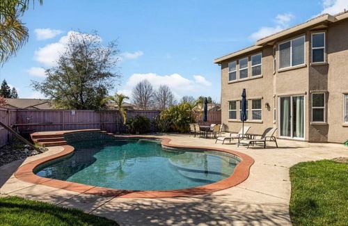 Rancho Cordova House | Lovely Spacious Home with Pool, Great Location, King Suite
