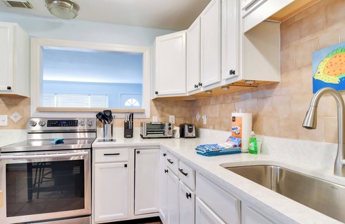 Gulfport Cottage | Lovely St Pete Beach Cottage, Walk to Beach & Town