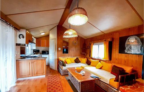 Livry-sur-Seine Other | Lovely Stacaravan In Livry-Sur-Seine
