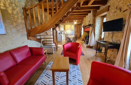 Domme Cottage | Lovely stone cottage set on the remparts of the village of Domme.