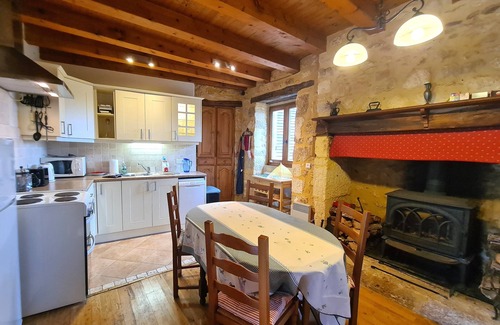 Domme Cottage | Lovely stone cottage set on the remparts of the village of Domme.