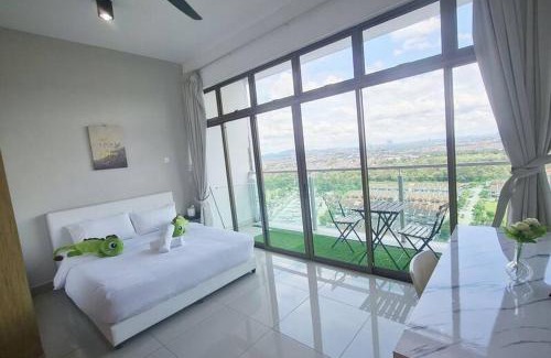 Taman Mount Austin Apartment | Lovely Studio City View Balcony Palazio Mount Austin by GDRAGON HomeStay