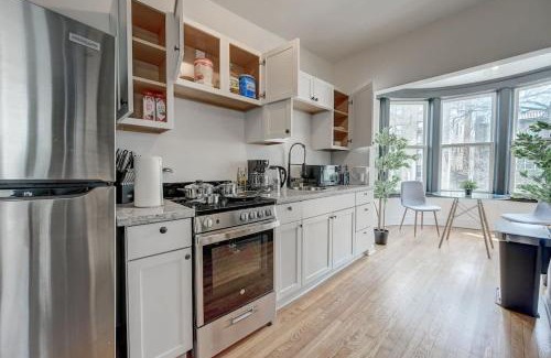 Lower East Side Apartment | Lovely Studio McKinley Beach - Brady St Lower East