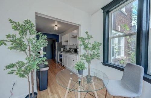 Lower East Side Apartment | Lovely Studio McKinley Beach - Brady St Lower East