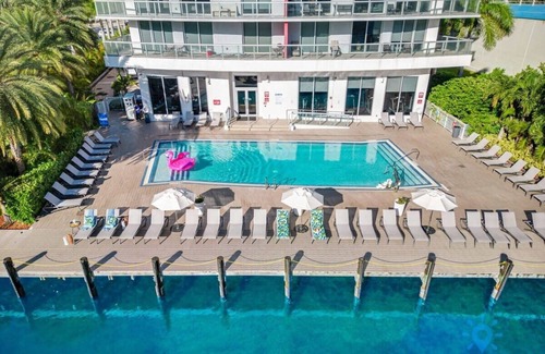 Hallandale Beach Apartment | Lovely Studio with Amazing Views