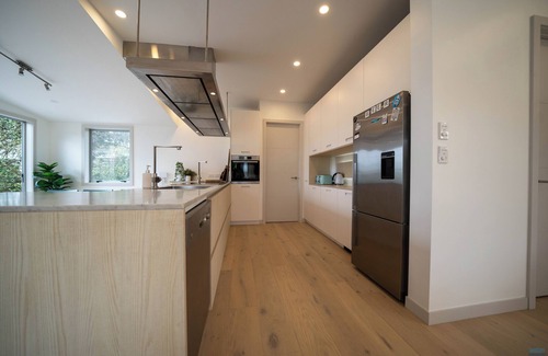 Omaha House | Lovely sunny open plan beach house