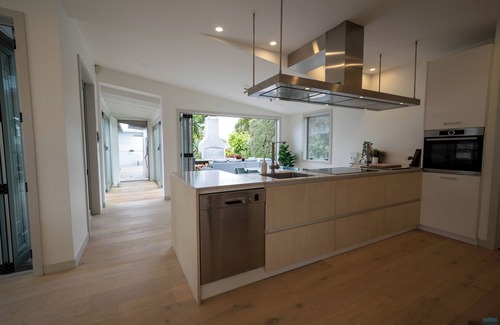 Omaha House | Lovely sunny open plan beach house