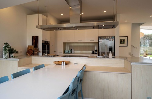 Omaha House | Lovely sunny open plan beach house