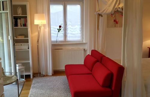 Feldafing Apartment | Lovely, sunny, peaceful apartment close to Munich and next to Lake Starnberg