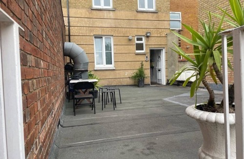 Kentish Town Apartment | Lovely Twin Room with Terrace& Private entrance
