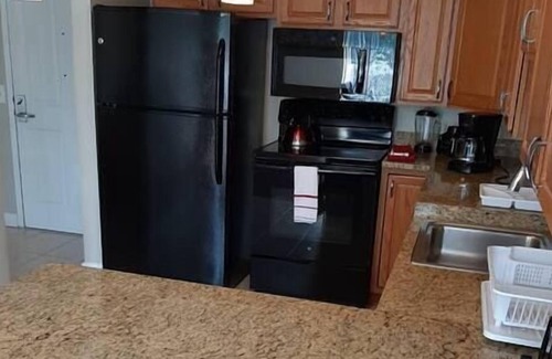 McLean Apartment | Lovely unit 15 minutes to downtown DC | Free Parking