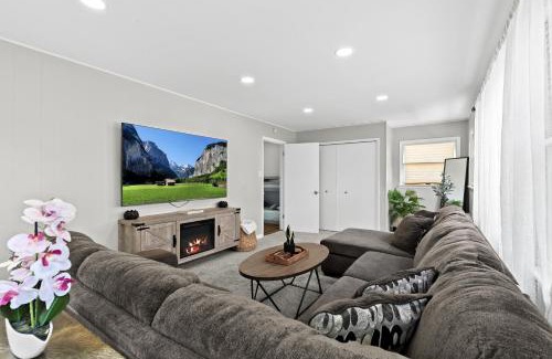 Royal Oak House | Lovely Updated 3 BR Home w Backyard Sleeps 6