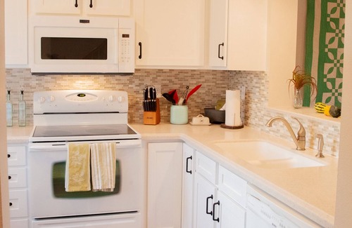 Southeast Boise Condo | Lovely VIEW & POOL Boho Furnished Condo: 2,2 +Office, Deck, Garage: 60-day min.
