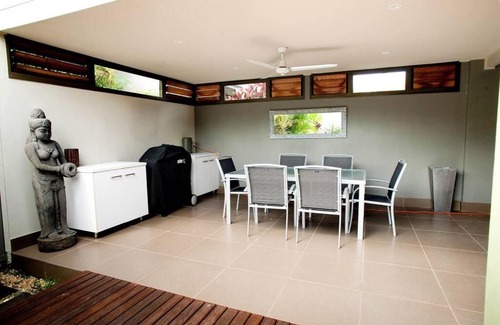 Sapphire Beach Apartment | Lovely Villa in Beachfront Resort