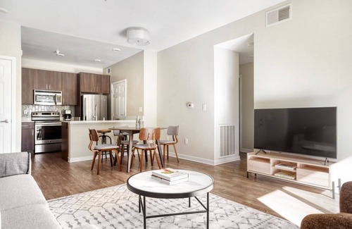 Contra Costa Centre Apartment | Lovely Walnut Creek 2BR w/Pool, Gym & W/D, close to BART, by Blueground