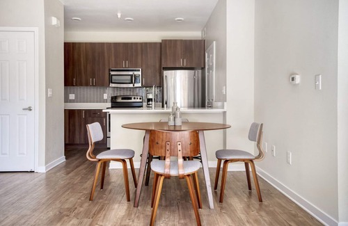 Contra Costa Centre Apartment | Lovely Walnut Creek 2BR w/Pool, Gym & W/D, close to BART, by Blueground