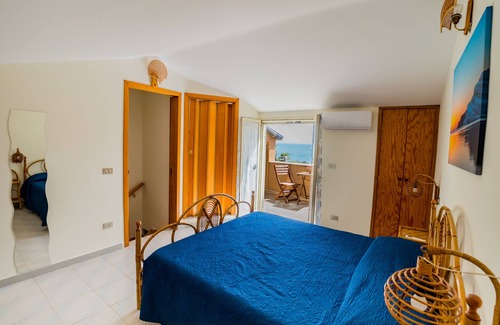 Agrigento House | Lovely waterfront apartment with a wonderful sea view