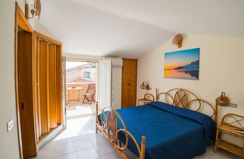 Agrigento House | Lovely waterfront apartment with a wonderful sea view