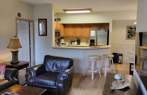 Iona Condo | Lovely Waterfront Condo With Beautiful Lake And Water Fountain View
