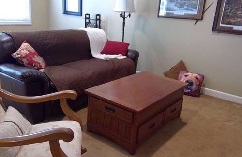 West Omaha Apartment | Lovely West Omaha walkout with private entrance
