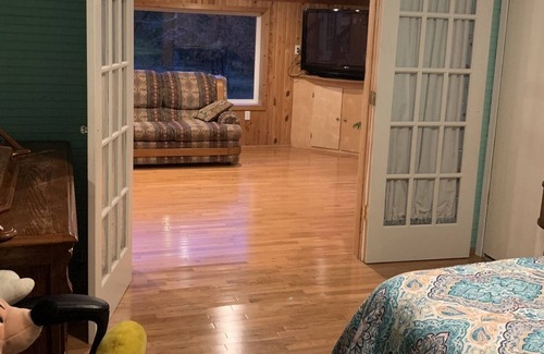 Tumbling Shoals House | Lovely Wooded Area With Plenty of Parking for a Large Number of Vehicles/boats