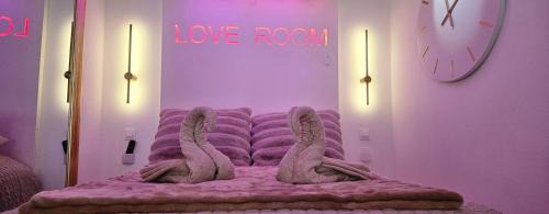Rive-de-Gier Apartment | LoveRoom by LimousineLyonnaise