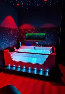 Bourg-Saint-Christophe Apartment | LoveroomXspa