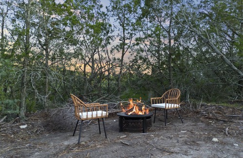 Burnet Apartment | Loving Heart Retreats: Amazing Luxury Forest Mountain Views Dome