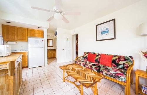 Kahaluu Bay Apartment | low Aug 99 specials check dates, Free Parking, free HS-WIFI walk to Magics beach