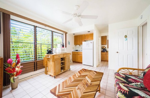 Kahaluu Bay Apartment | low Aug 99 specials check dates, Free Parking, free HS-WIFI walk to Magics beach