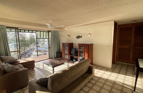 Caloundra Apartment | Lowanna Unit 11 - Just a short walk to Caloundra's top restaurants