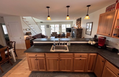 Mid-Coast and Islands House | Lowell's Getaway. Kayaking, beaches, dining and AC from this water view home.