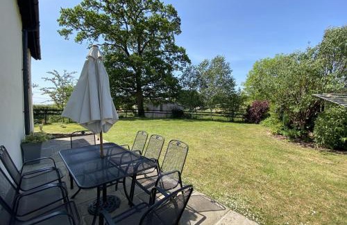 Honiton House | Lower Curscombe Barn - Beautiful 400-year-old threshing barn. Pet-friendly.