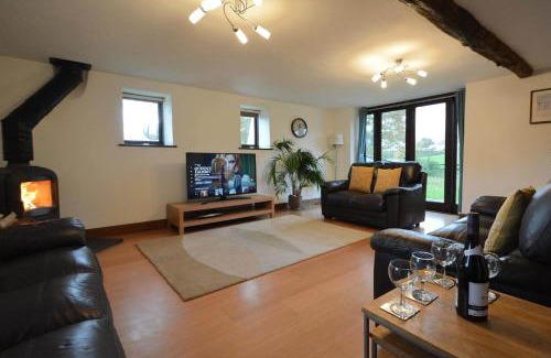 Honiton House | Lower Curscombe Barn - Beautiful 400-year-old threshing barn. Pet-friendly.