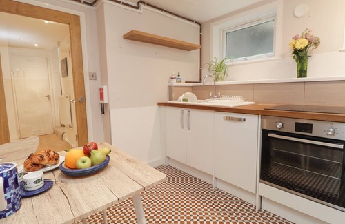 Bexhill-on-Sea Cottage | LOWER DECK, romantic, country holiday cottage in Bexhill-On-Sea