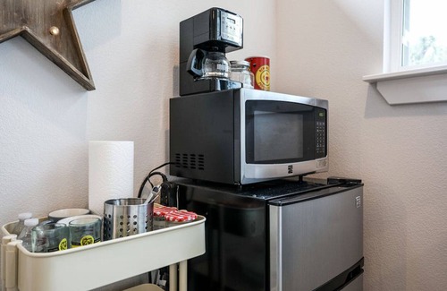 Chestnut House | Lower Flat- New, Comfortable, Luxury Room near UT, Downtown & Bars&Restaurants