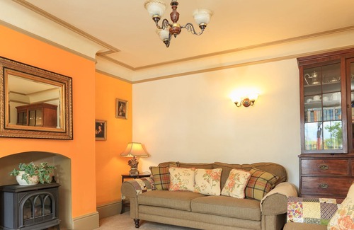 Burgh Island House | LOWER GREAT TORR, pet friendly, character holiday cottage in Kingston