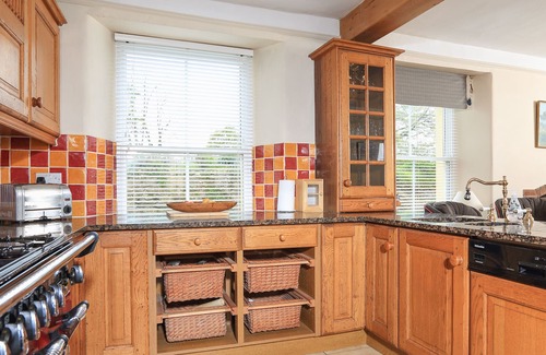 Burgh Island House | LOWER GREAT TORR, pet friendly, character holiday cottage in Kingston