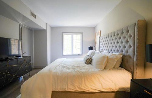 Oro-Medonte Apartment | Lower Level LuxSuite - 1min Walk from Heated Pool!