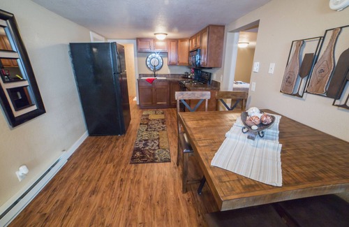 Rimrock House | Lower level sunlit rooms