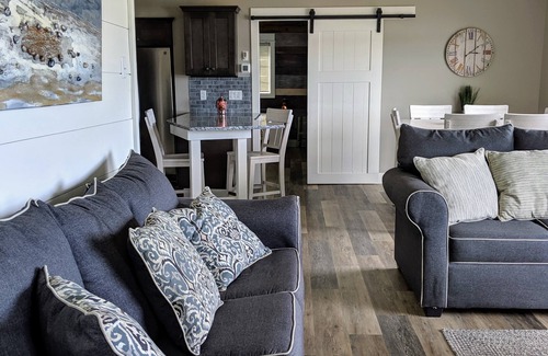Pullman Cottage | Lower Scott Lake cottage with She-shed