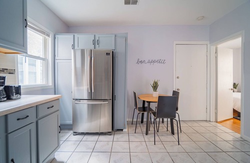 Logan Square Apartment | ❤️ Lowest Rates! Fun & Stylish 3BR in Logan Square