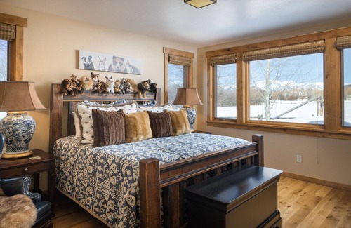 South Park House | LPJH | Abundance of Nature, Breathtaking Views, and Privacy