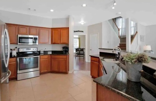West San Antonio House | Lrg home 5bed/3.5 bath near Sea World/BMT/Six Flags w/pool access for families