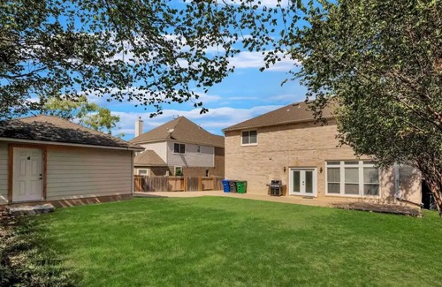 West San Antonio House | Lrg home 5bed/3.5 bath near Sea World/BMT/Six Flags w/pool access for families
