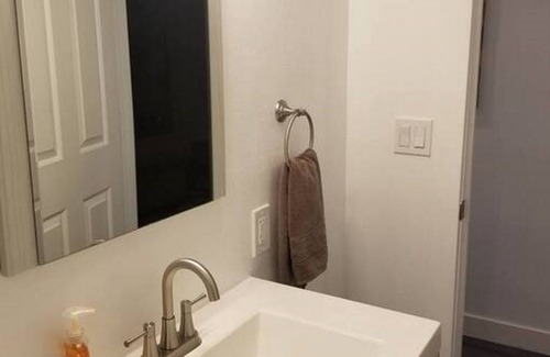 Layton House | LRG Pet Friendly 2BD/2BA Sleeps 6 with Waffles