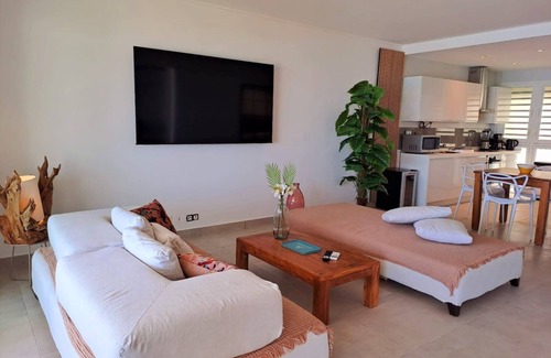 Orient Bay Apartment | Luxurious sea-view apartment on Orient Bay Beach