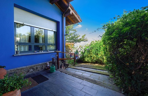 Illas Cottage | Lua's blue house: A magical place