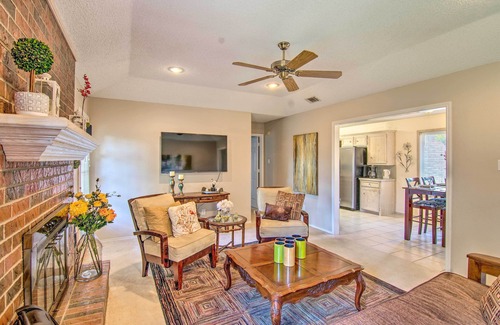 Lubbock Cottage | Lubbock Home w/Deck & Yard - 8 Miles to Ttu!